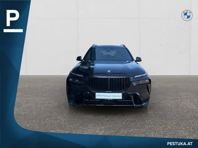 BMW X7 view 2