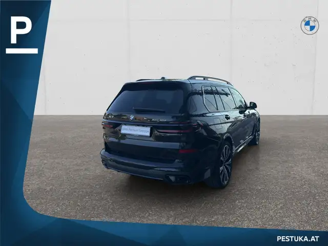 BMW X7 view 4