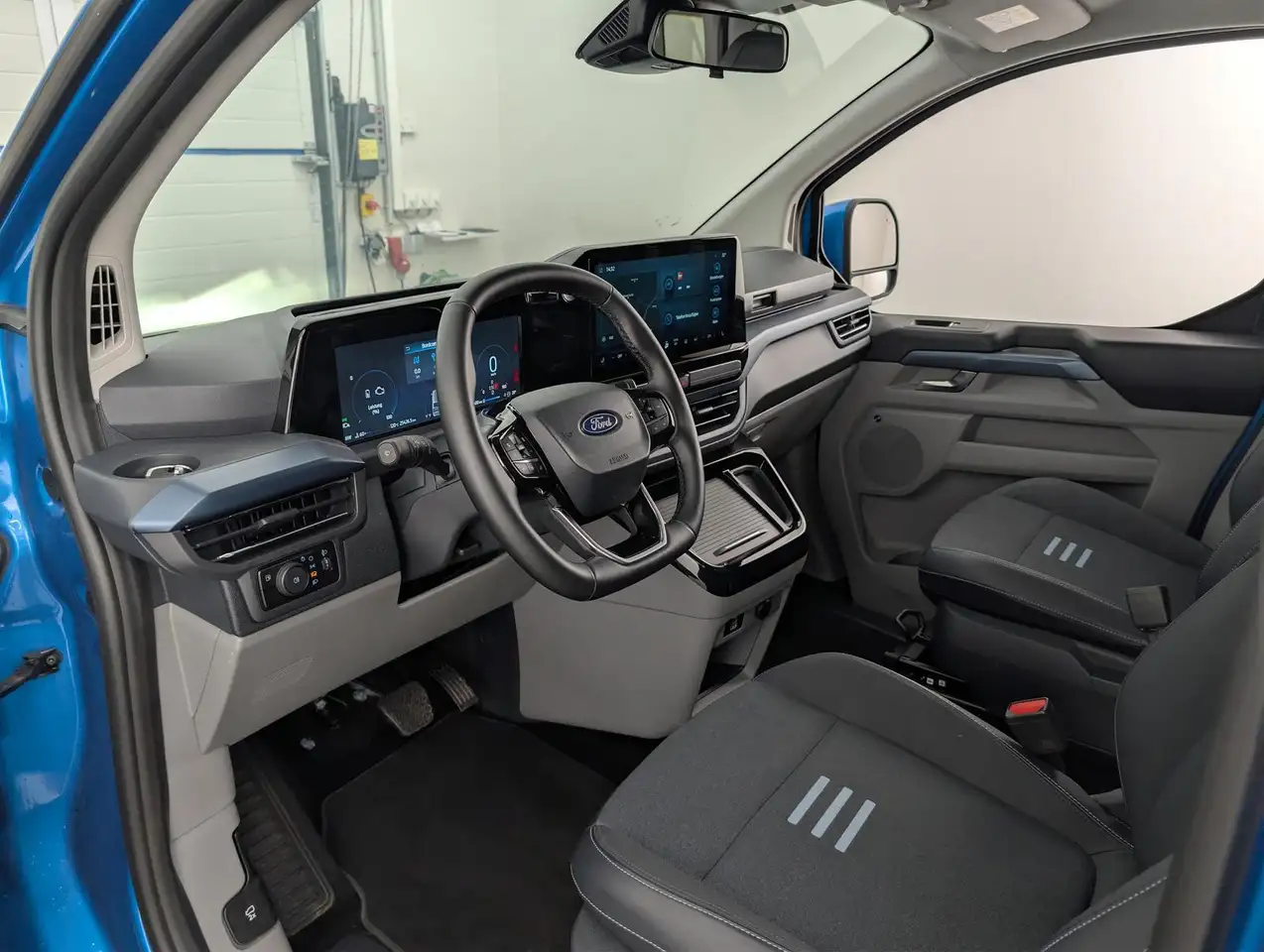 Ford Tourneo 2.5 Plug-in-Hybrid L1 Active AHK, миниатюра 21