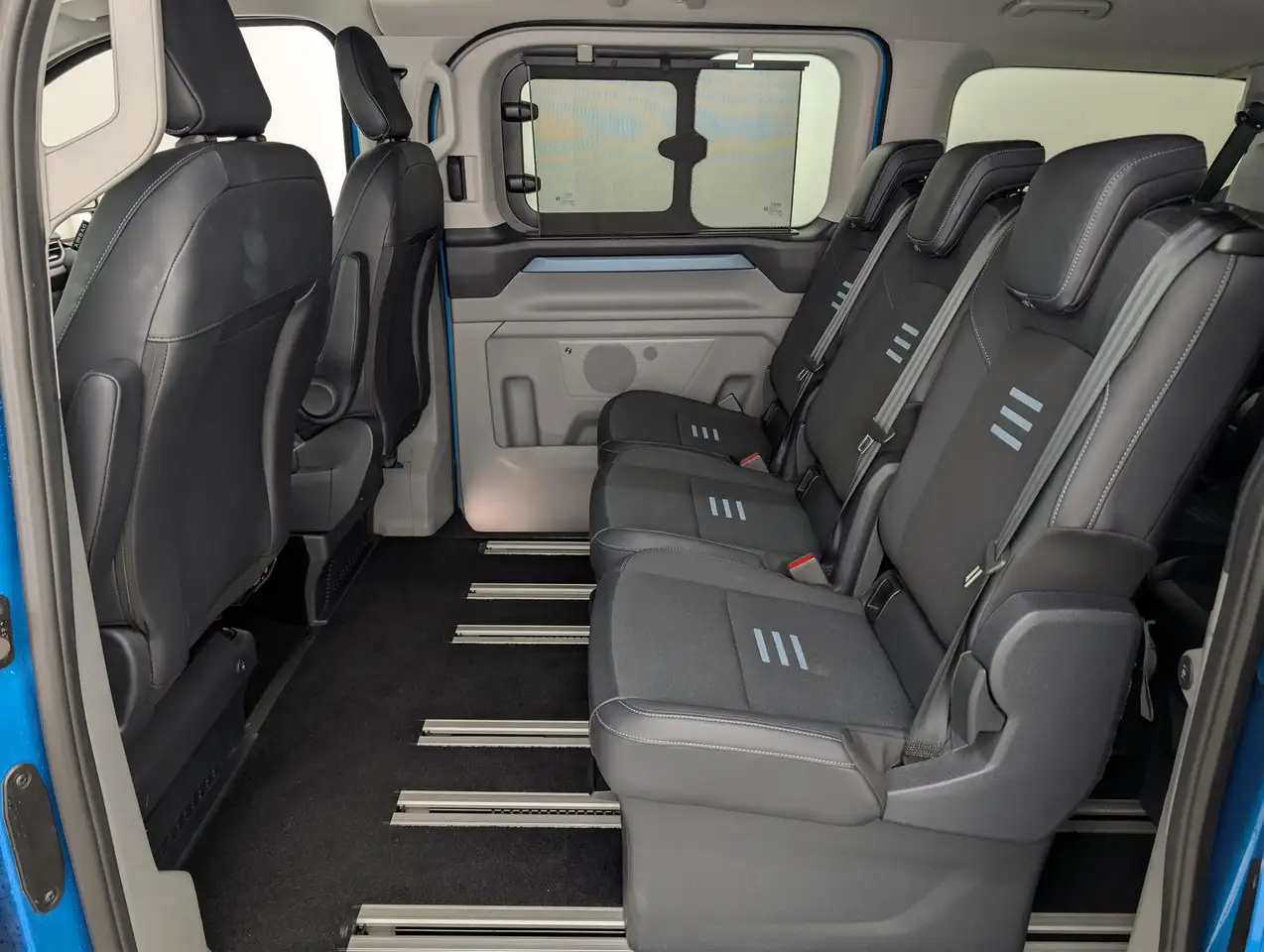 Ford Tourneo 2.5 Plug-in-Hybrid L1 Active AHK, миниатюра 18