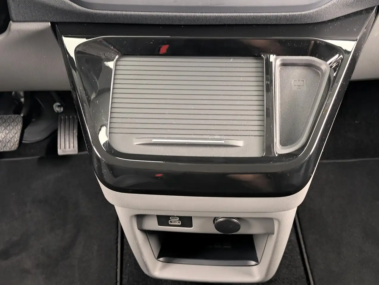 Ford Tourneo 2.5 Plug-in-Hybrid L1 Active AHK, миниатюра 26