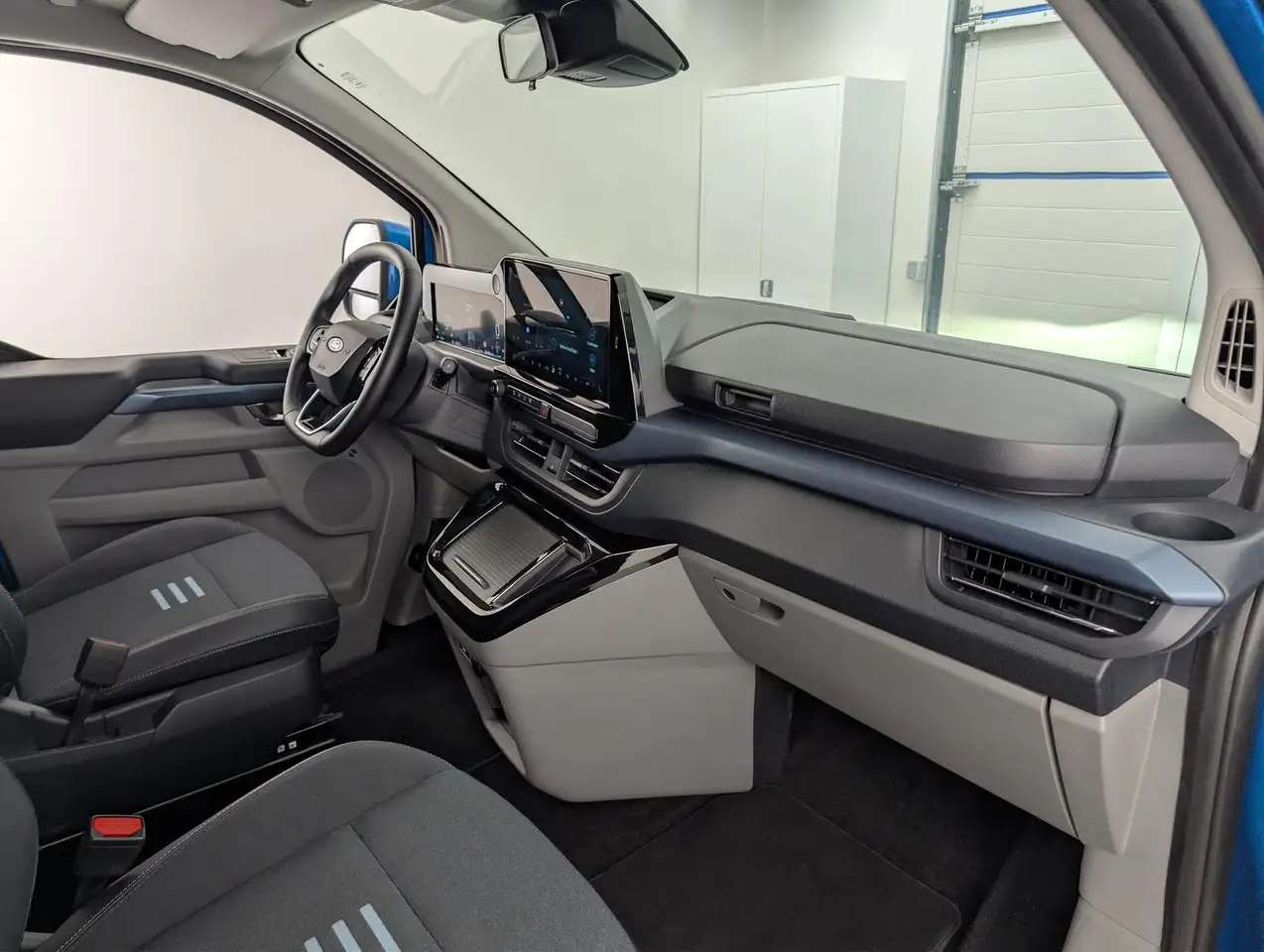 Ford Tourneo 2.5 Plug-in-Hybrid L1 Active AHK, миниатюра 22