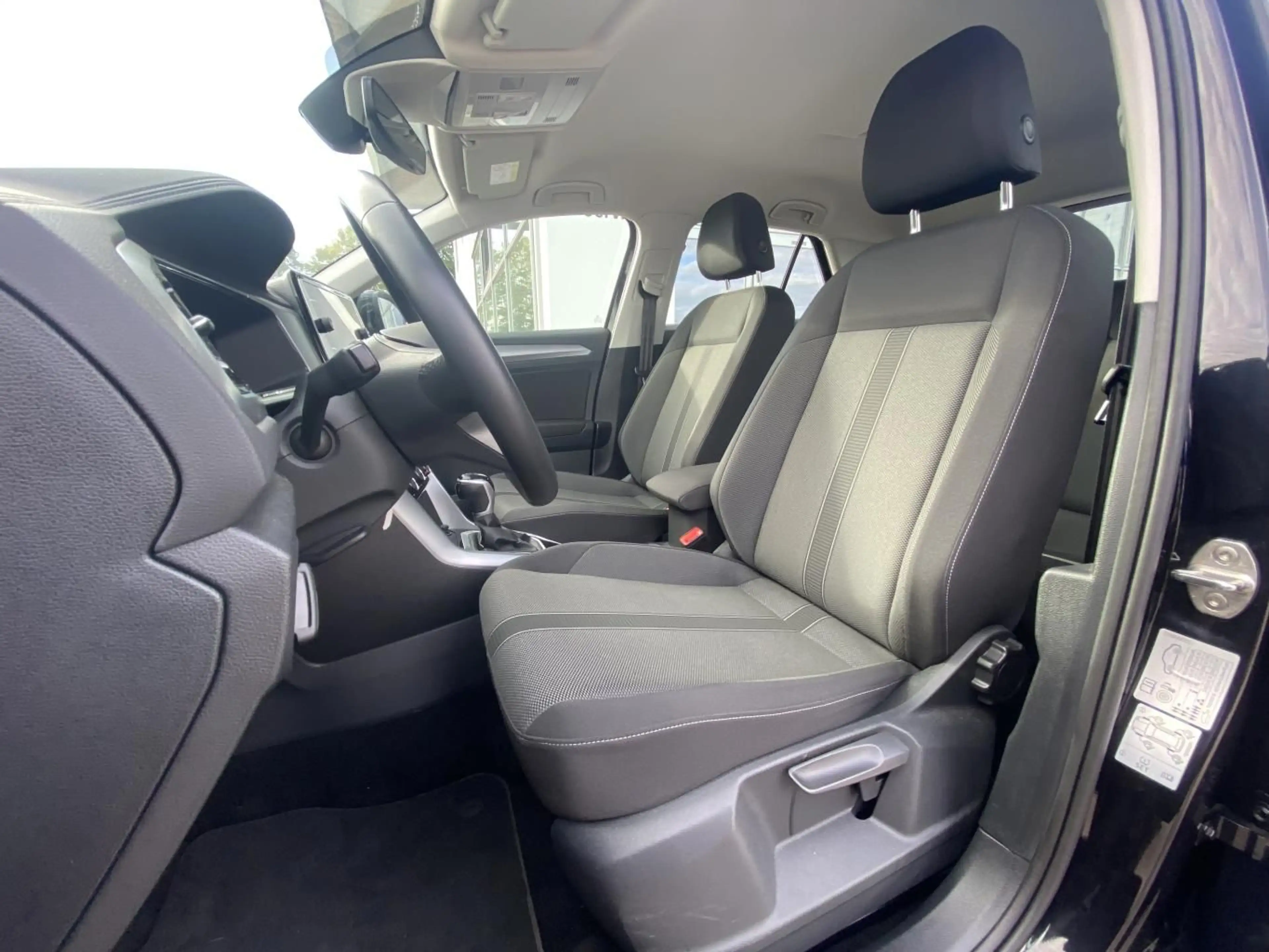 Volkswagen T-Roc 1.5 TSI DSG LIFE AHK+APP-CONNECT+VIRTUAL-C — photo 10