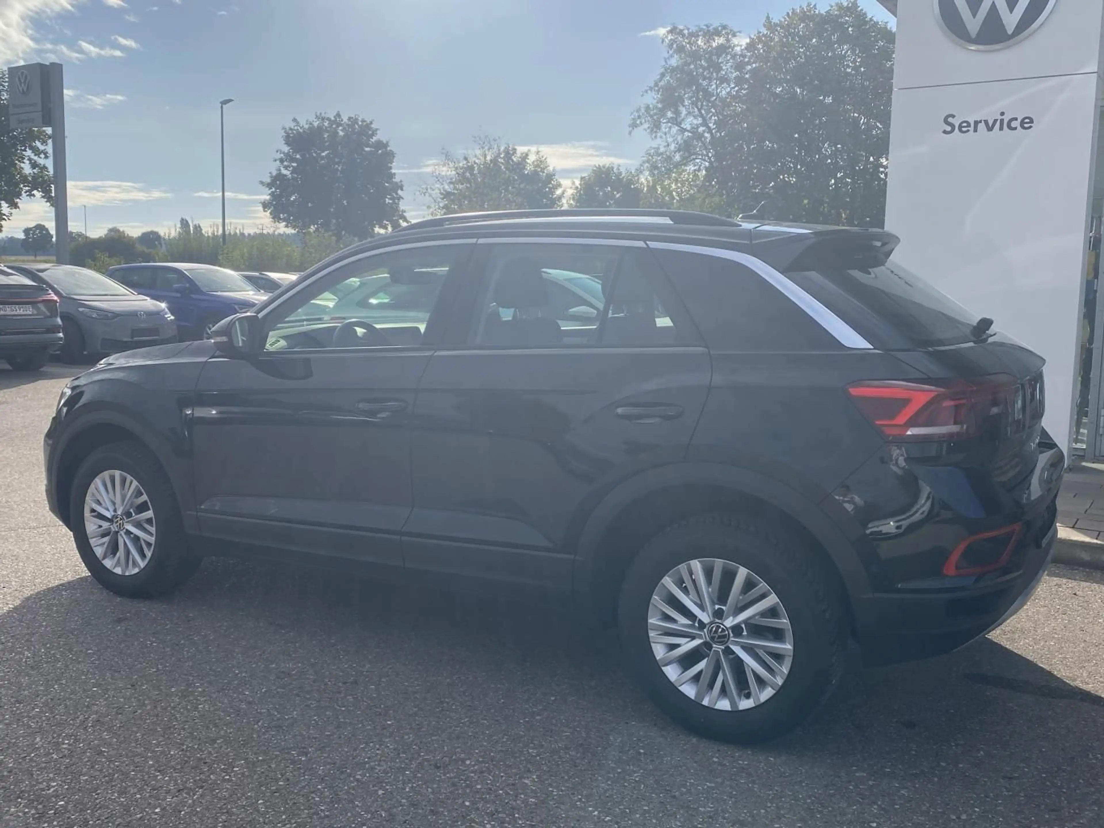 Volkswagen T-Roc 1.5 TSI DSG LIFE AHK+APP-CONNECT+VIRTUAL-C — photo 3