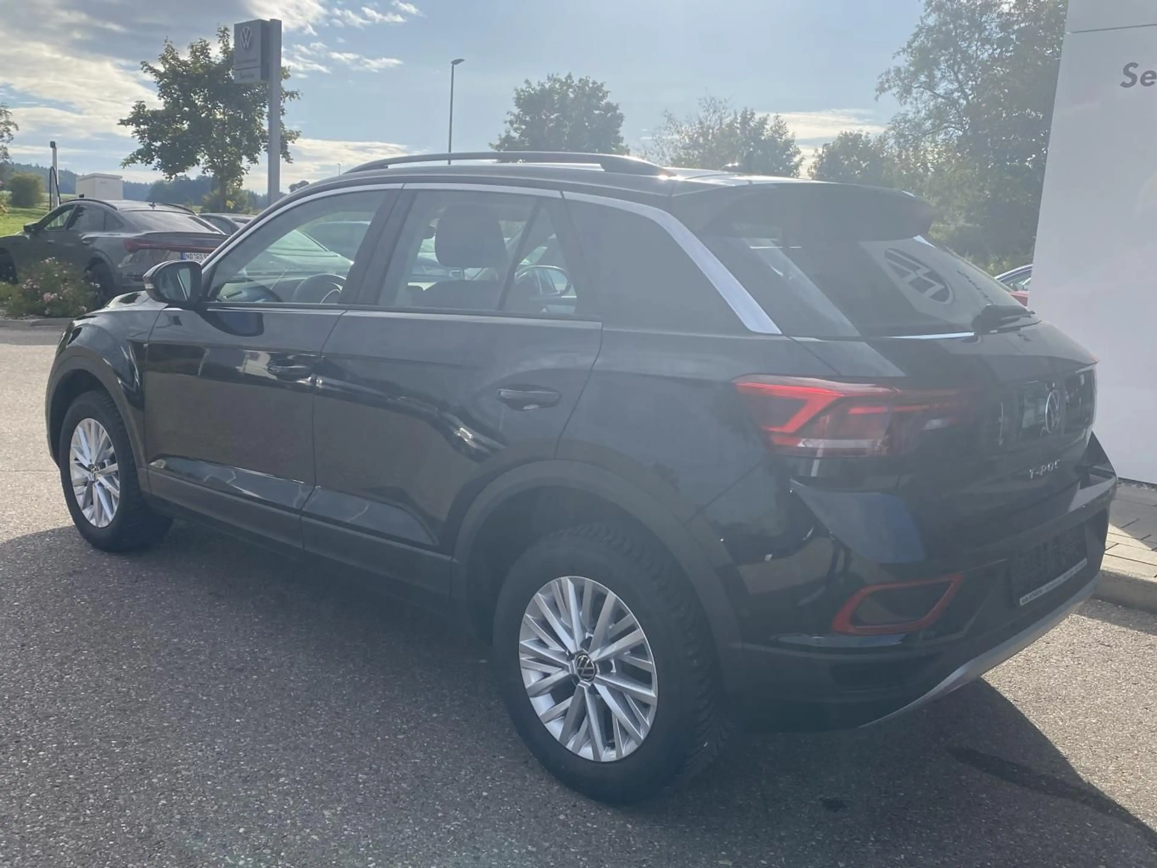 Volkswagen T-Roc 1.5 TSI DSG LIFE AHK+APP-CONNECT+VIRTUAL-C — photo 4