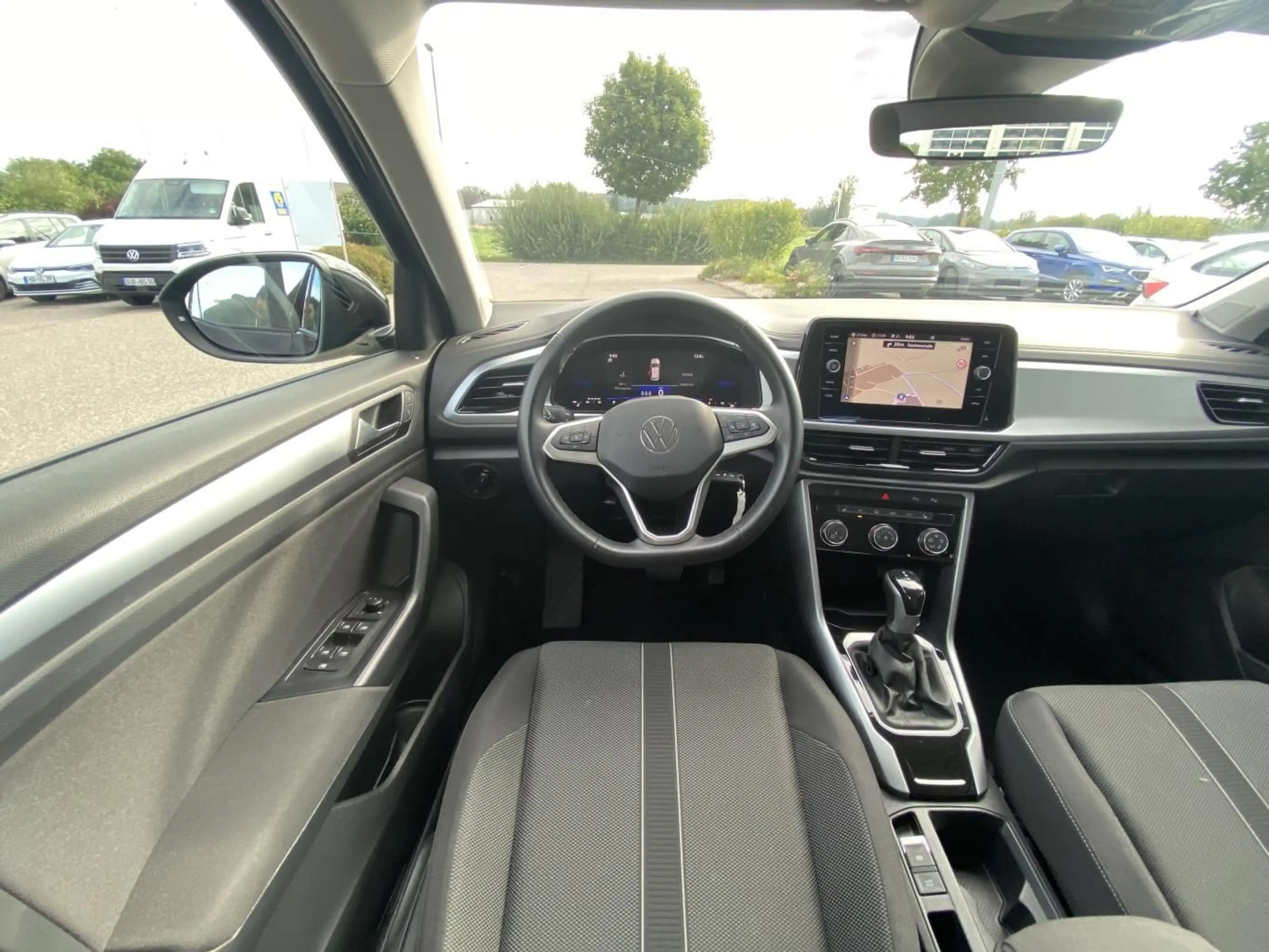 Volkswagen T-Roc 1.5 TSI DSG LIFE AHK+APP-CONNECT+VIRTUAL-C — photo 13