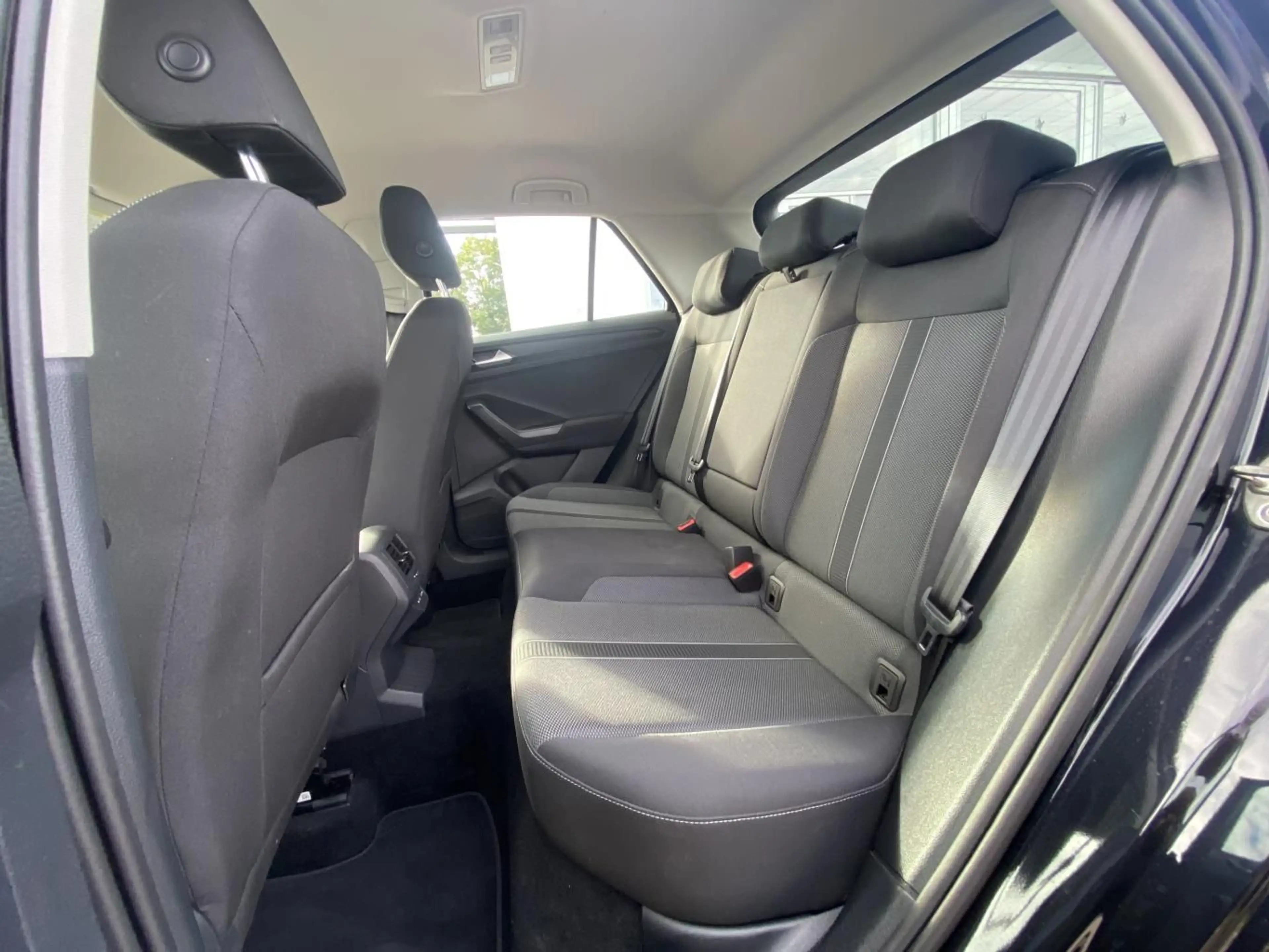 Volkswagen T-Roc 1.5 TSI DSG LIFE AHK+APP-CONNECT+VIRTUAL-C — photo 11