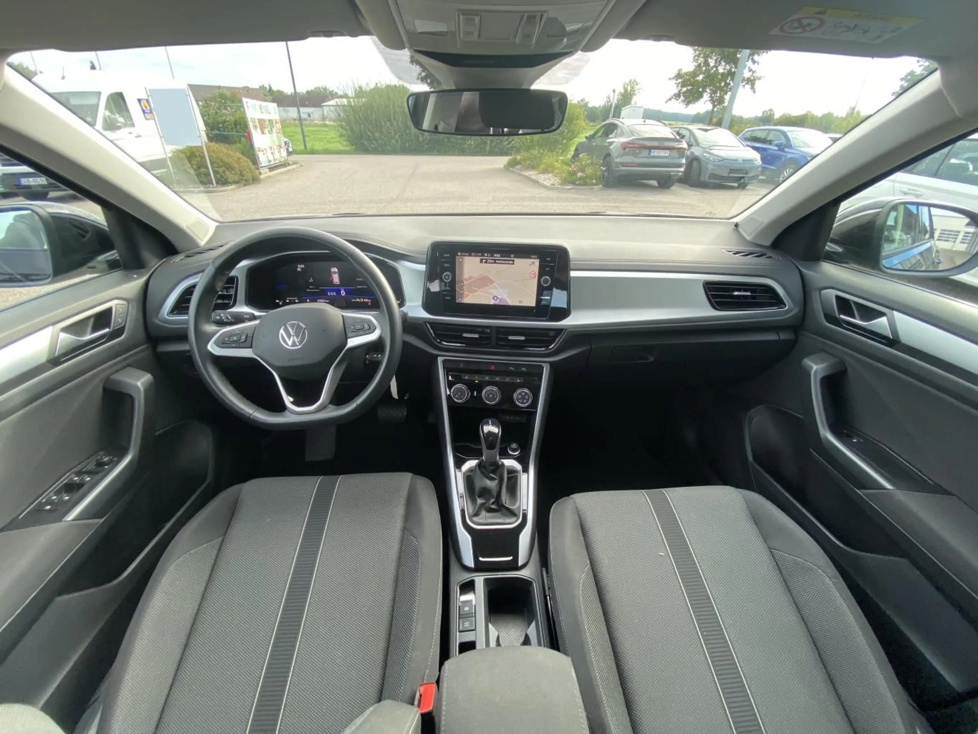 Volkswagen T-Roc 1.5 TSI DSG LIFE AHK+APP-CONNECT+VIRTUAL-C — photo 14
