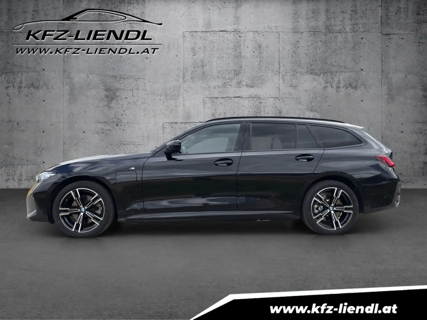 BMW 330 e Touring M Sportpaket Facelift Schwarz - 2