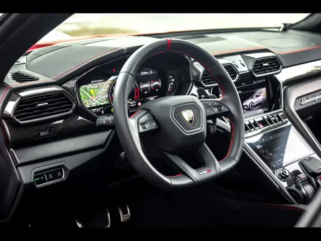 Lamborghini Urus view 10