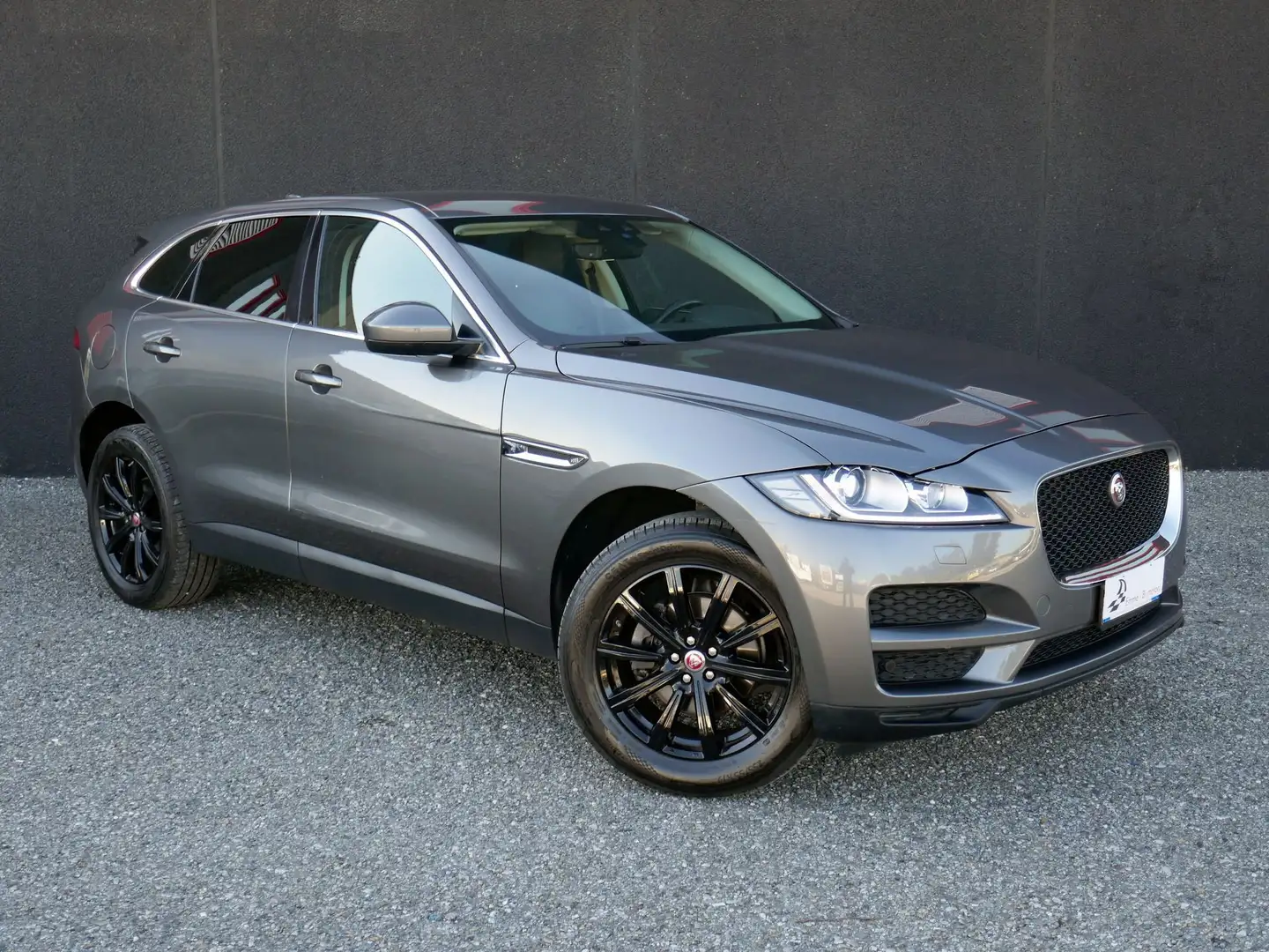 Jaguar F-Pace F-Pace 2.0 D 180 CV AWD aut. Prestige Grigio - 2