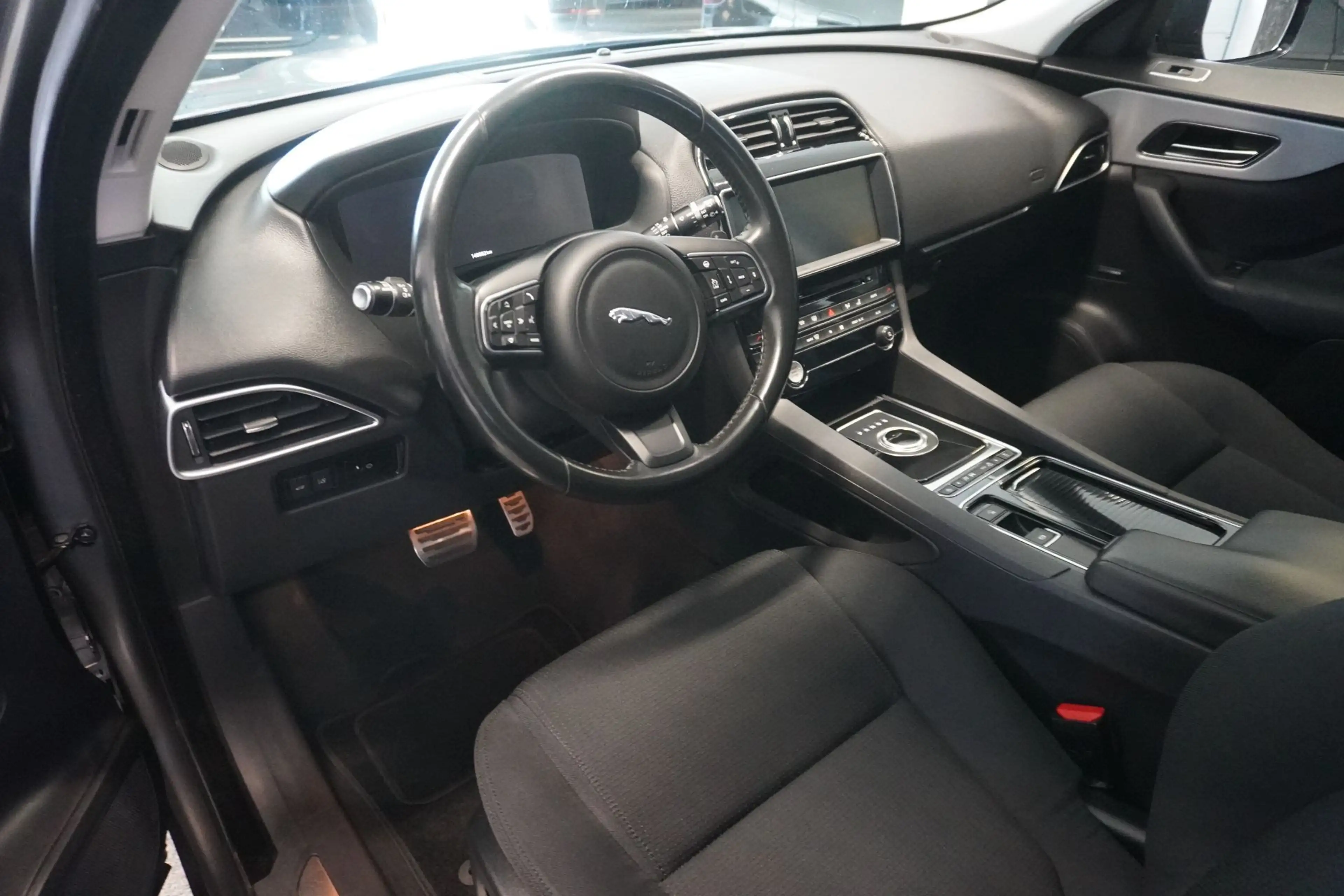 Jaguar F-Pace 20d AWD Prestige Aut Kamera/Panorama — photo 7