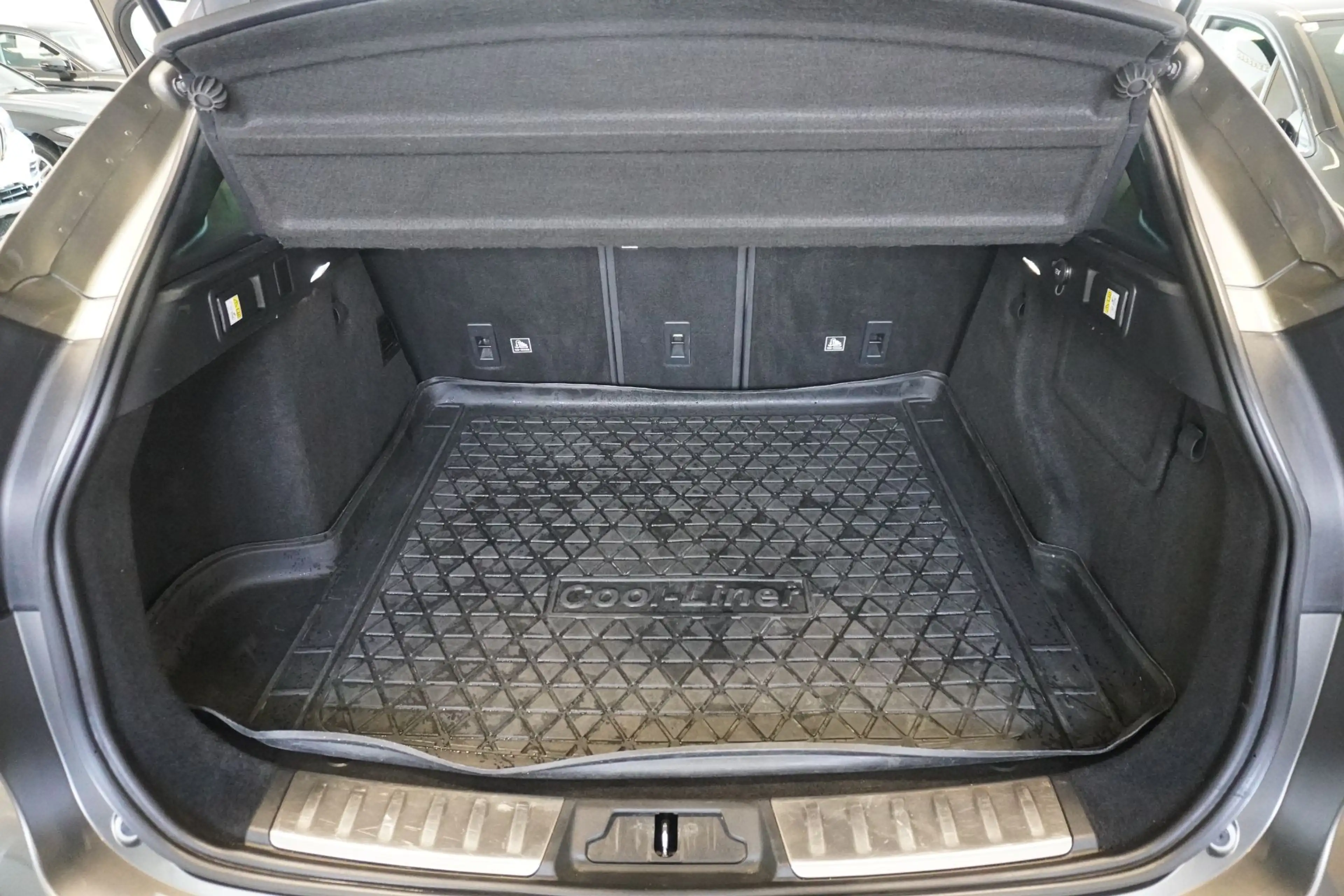 Jaguar F-Pace 20d AWD Prestige Aut Kamera/Panorama — photo 11