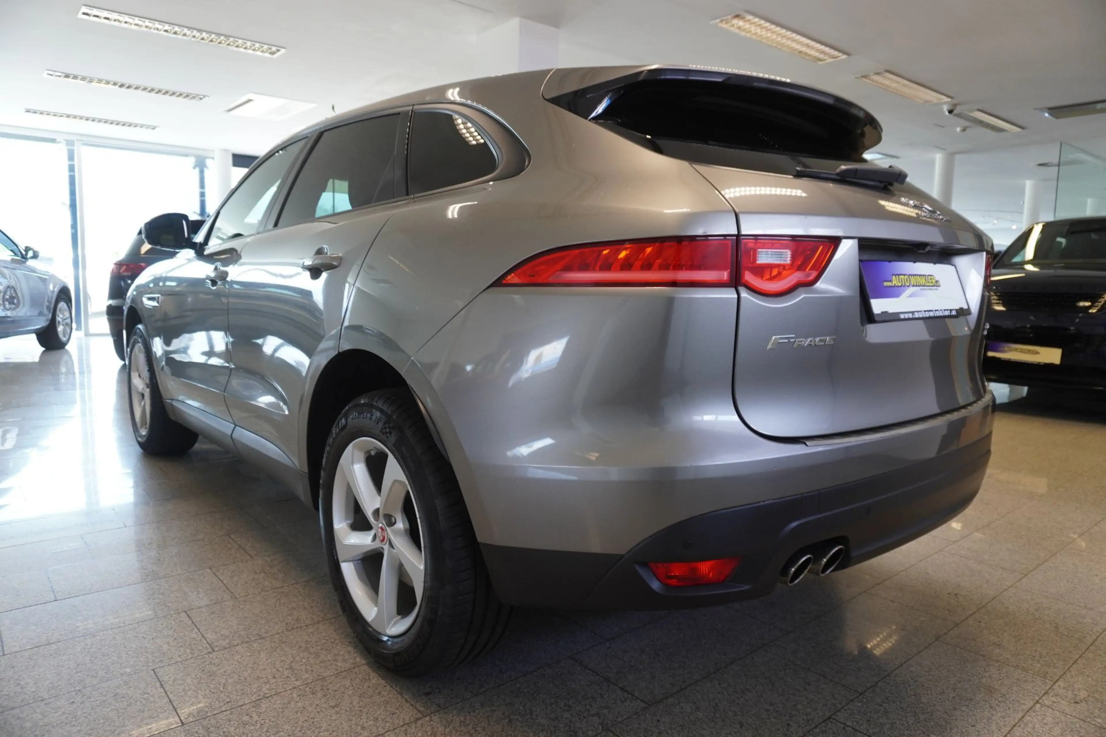 Jaguar F-Pace 20d AWD Prestige Aut Kamera/Panorama — photo 4