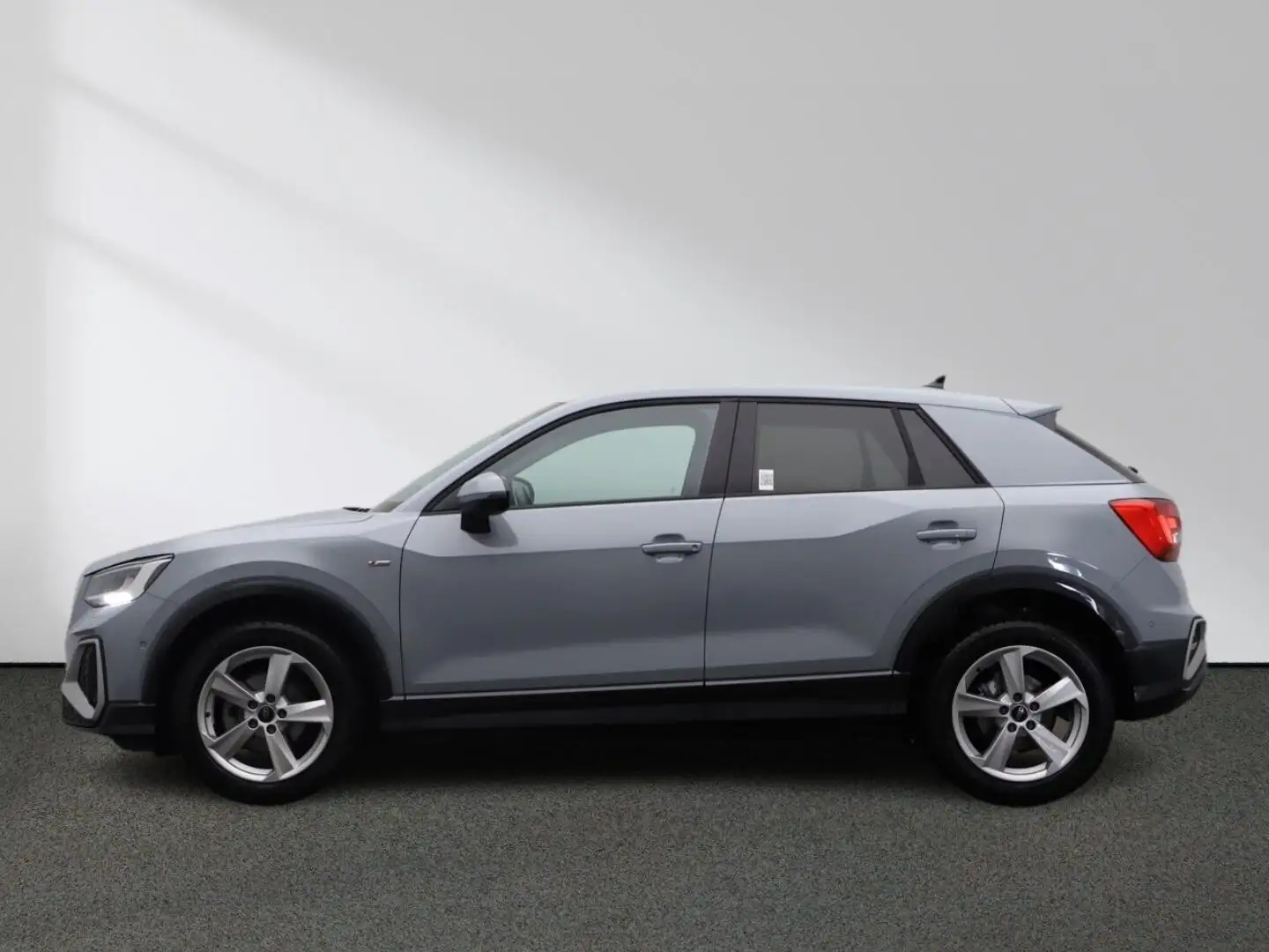 Audi Q2 35 TFSI S line MMI Standhzg. LED AHK Kamera Grau - 2