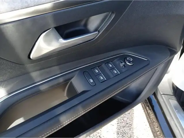 Peugeot 3008 view 8