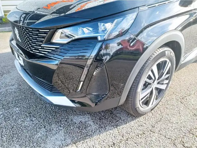 Peugeot 3008 view 3