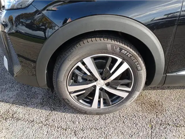 Peugeot 3008 view 4