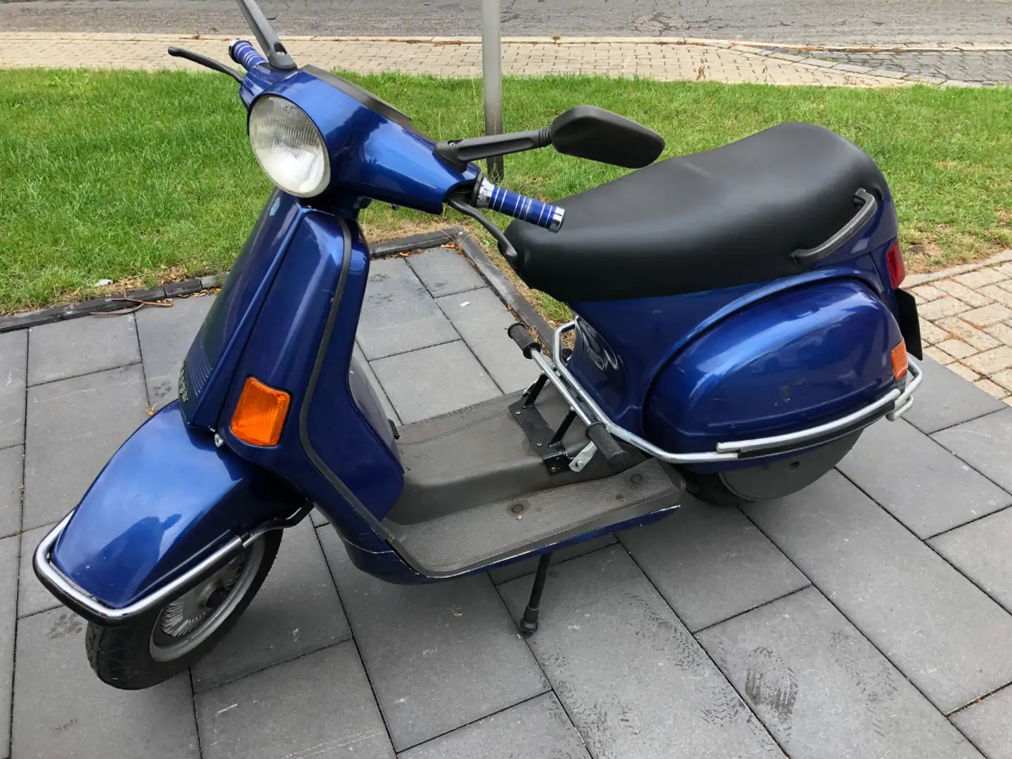 Vespa Cosa 200 Roller/Scooter in Blau gebraucht in Herne für € 1.599,-