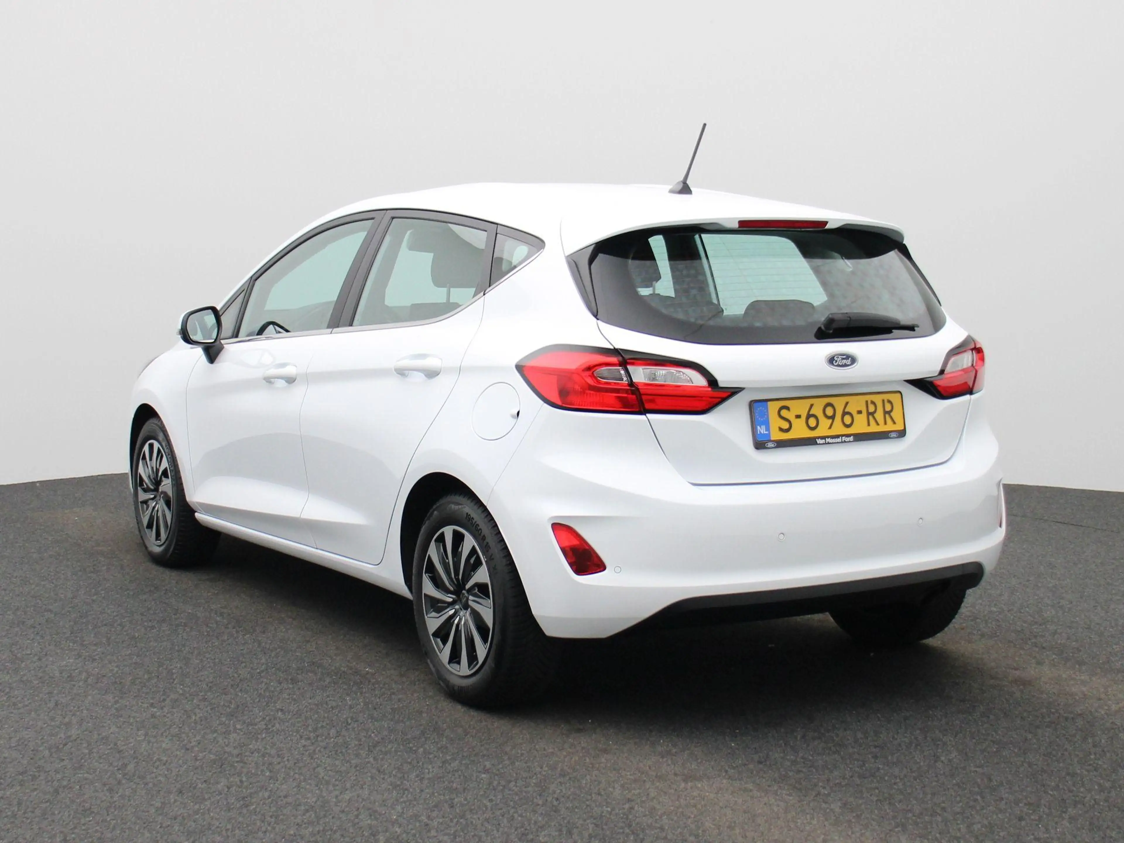 Ford Fiesta 1.0 EcoBoost Hybrid Titanium — photo 2