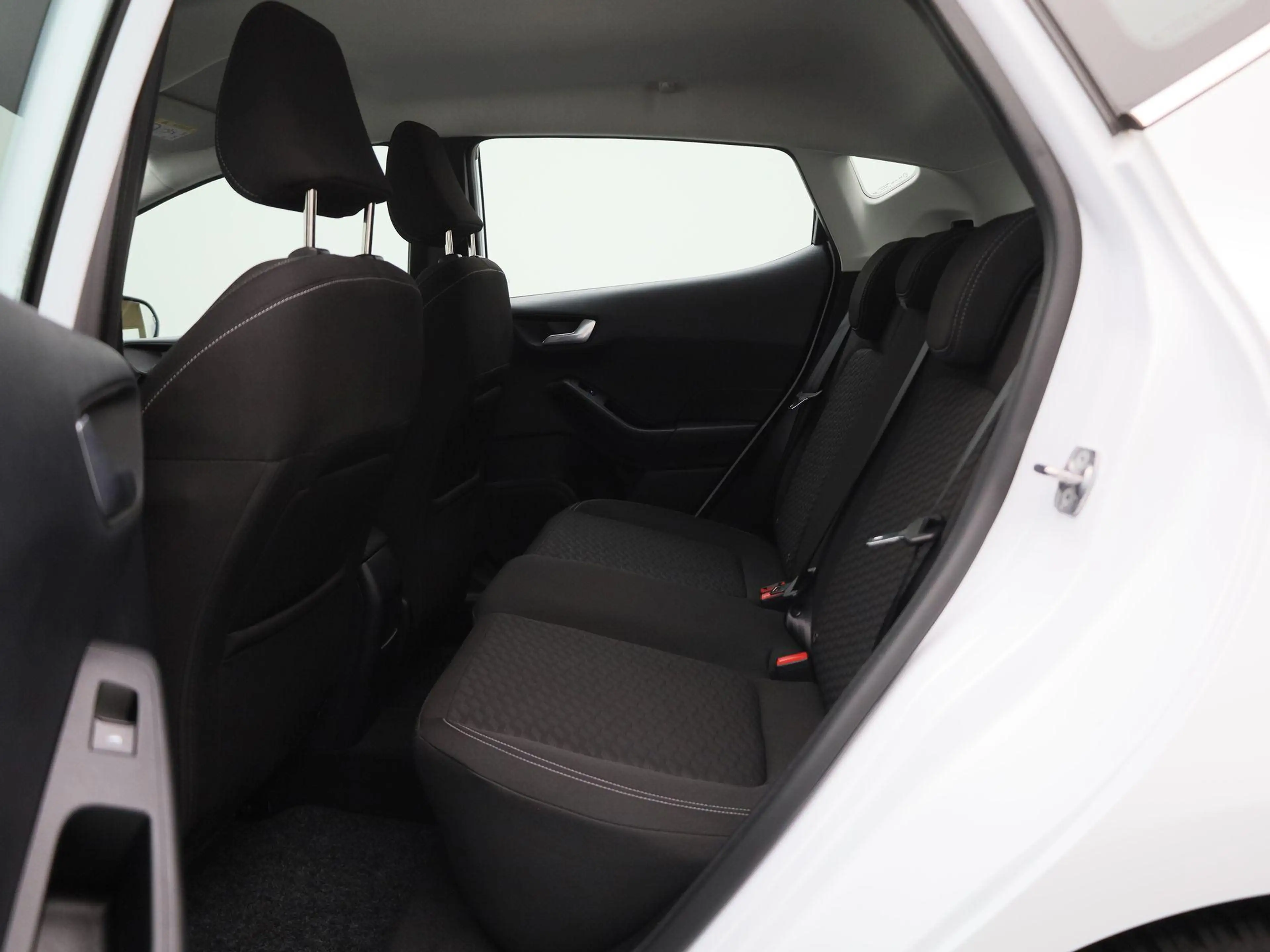 Ford Fiesta 1.0 EcoBoost Hybrid Titanium — photo 12