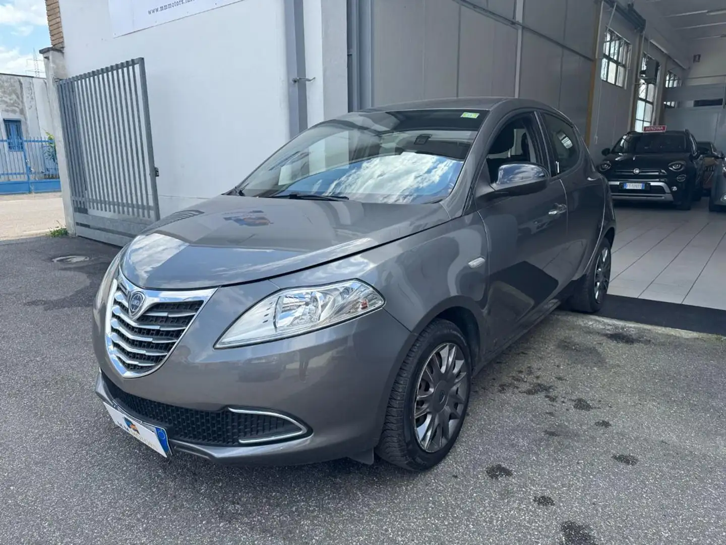 Lancia Ypsilon 1.2 69 CV 5 porte Silver  ** NEOPATENTATI** Grijs - 1