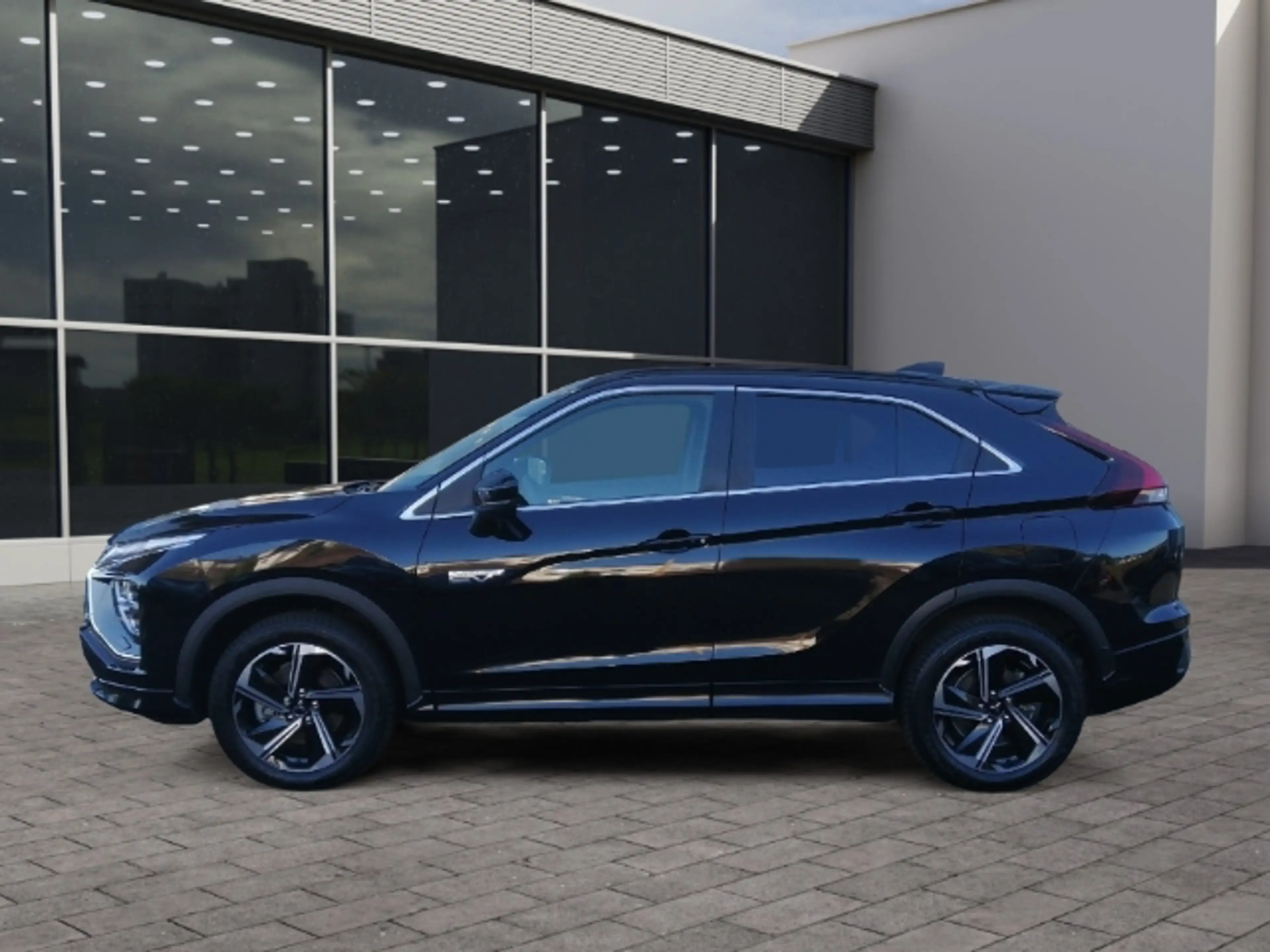 Mitsubishi Eclipse Cross Plus Select Hybrid 2.4 4WD Allwetter StandHZG Soun — photo 3