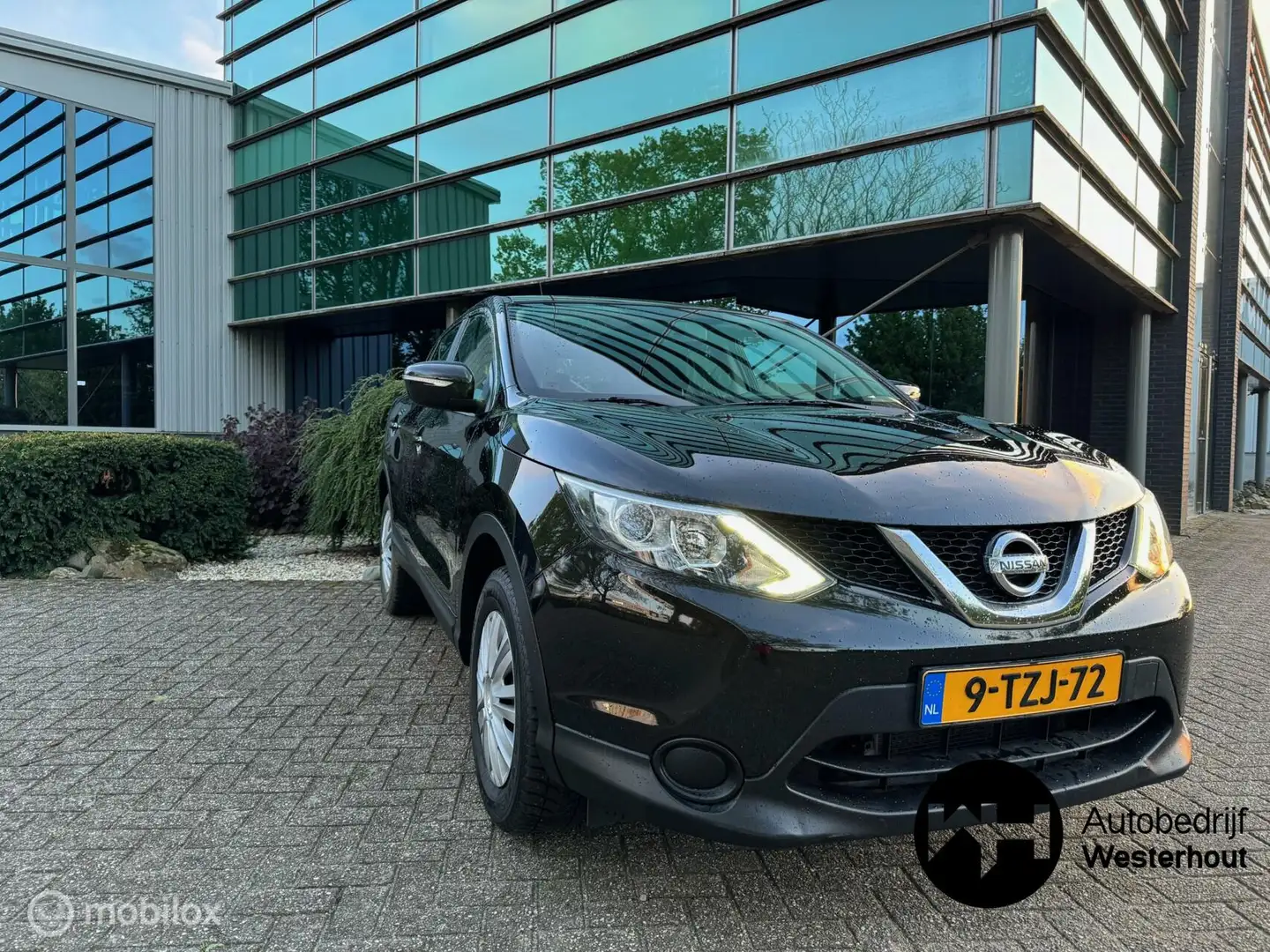 Nissan Qashqai 1.2 Premier Edition Nieuwe APK AIRCO Zwart - 1