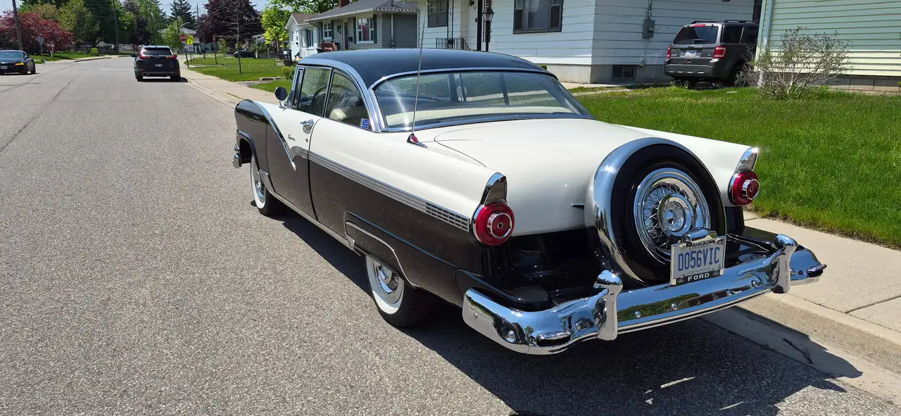 Ford Fairlane снимка Ford Fairlane