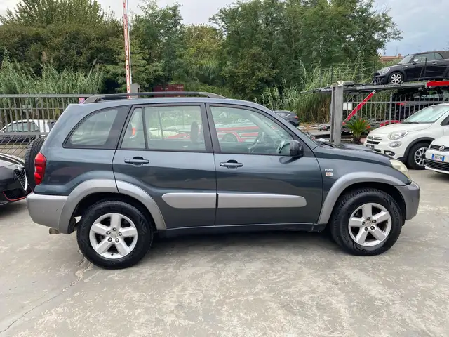 Toyota Rav4 view 9