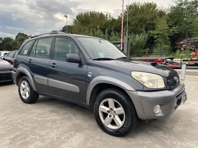 Toyota Rav4 view 6