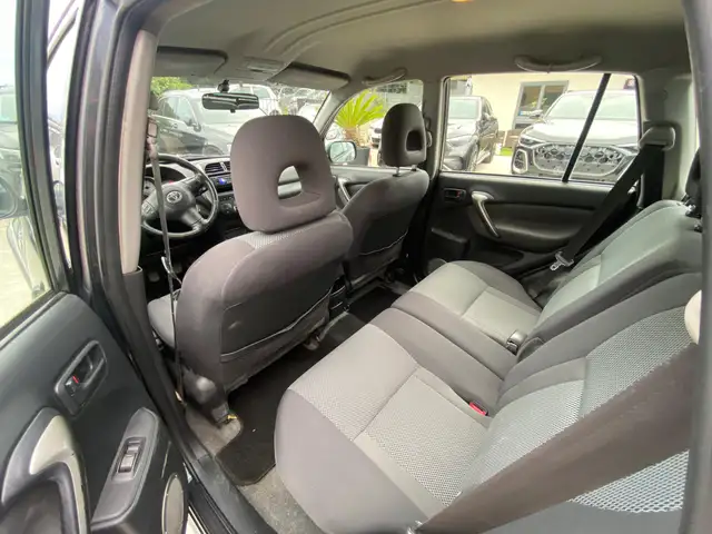 Toyota Rav4 view 13