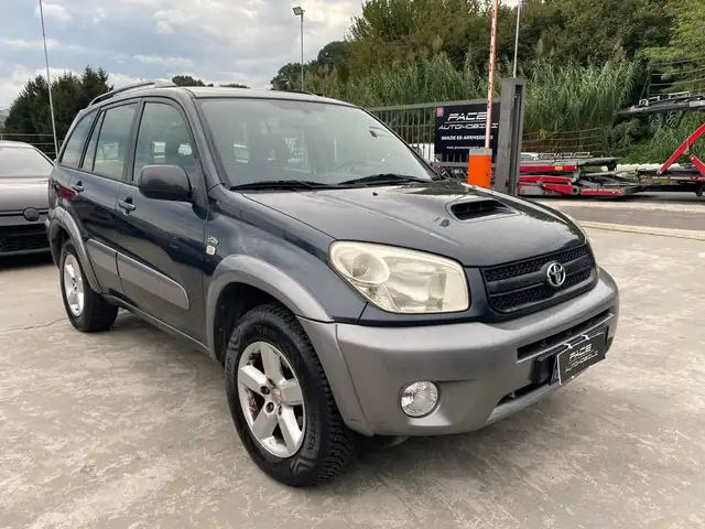 Toyota Rav4 view 2