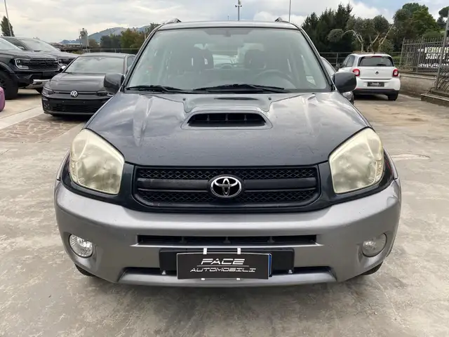 Toyota Rav4 view 4