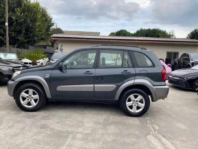 Toyota Rav4 view 10