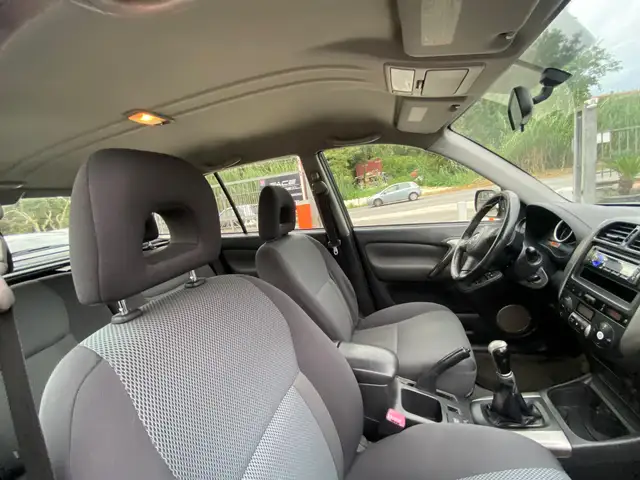 Toyota Rav4 view 8