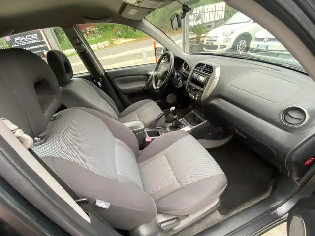 Toyota Rav4 view 7