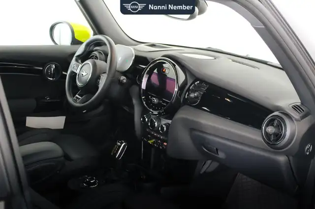 Mini Cooper Se view 8