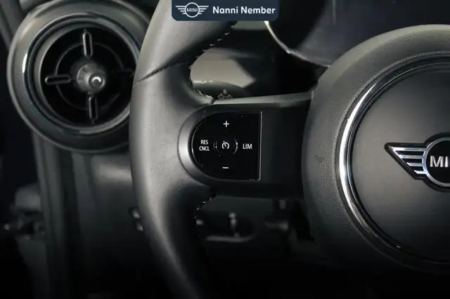 Mini Hatch view 16