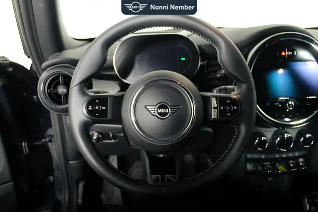 Mini Hatch view 18