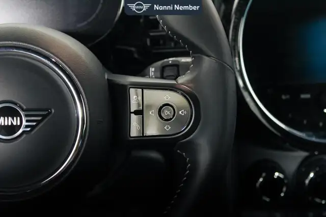 Mini Hatch view 17