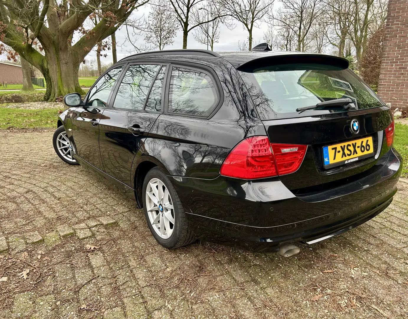 BMW 316 diesel - NIEUWE APK Zwart - 2