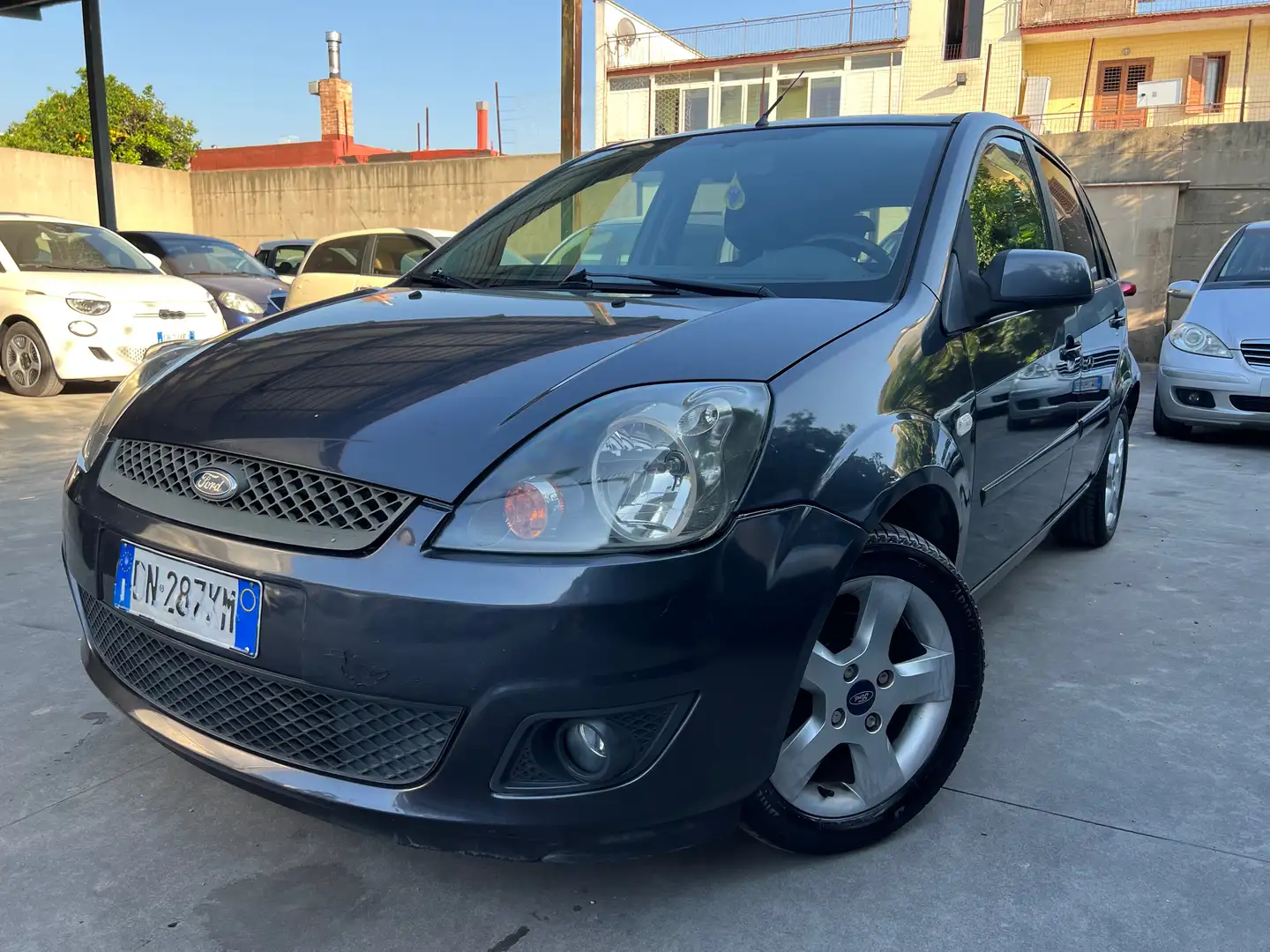 Ford Fiesta Fiesta 5p 1.4 tdci Titanium Grigio - 1