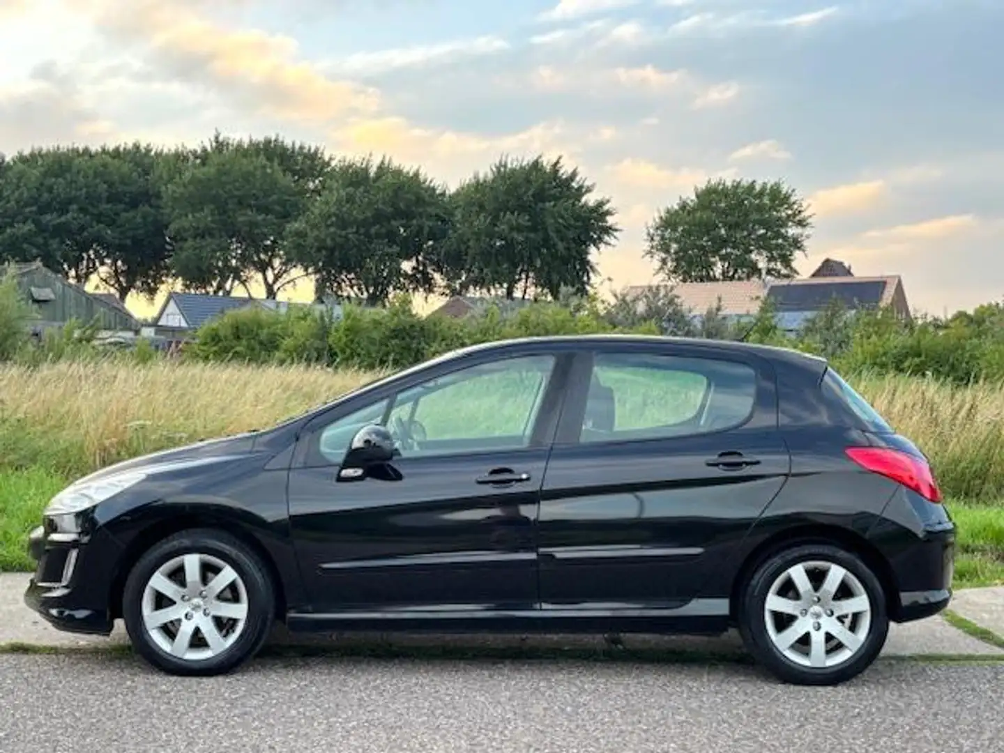 Peugeot 308 1.6 VTi Blue Lease Executive 5-Drs ECC Android/Nav Zwart - 2