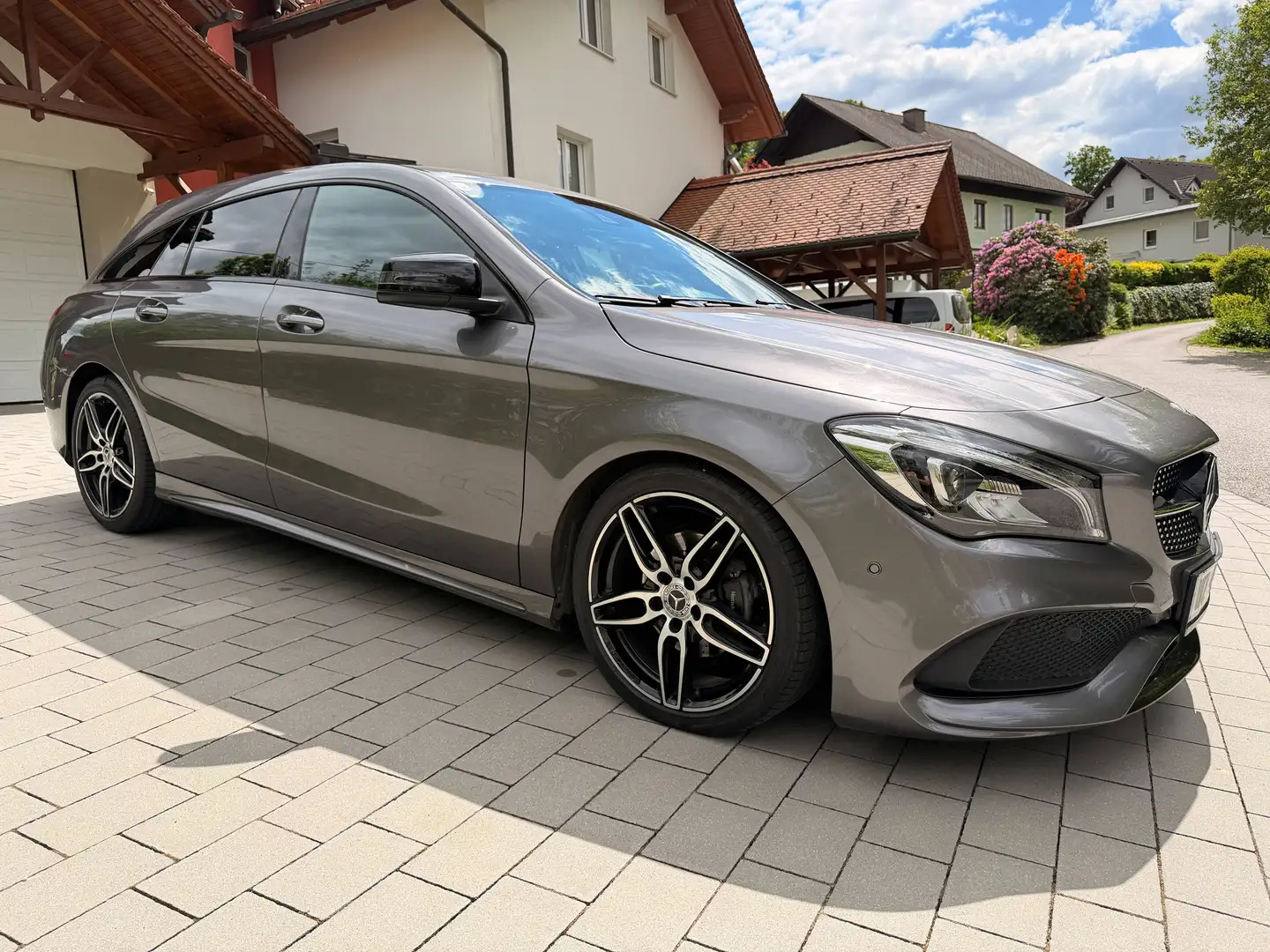 Mercedes-Benz CLA 200 CLA 200 d Shooting Brake Aut. Grau - 1