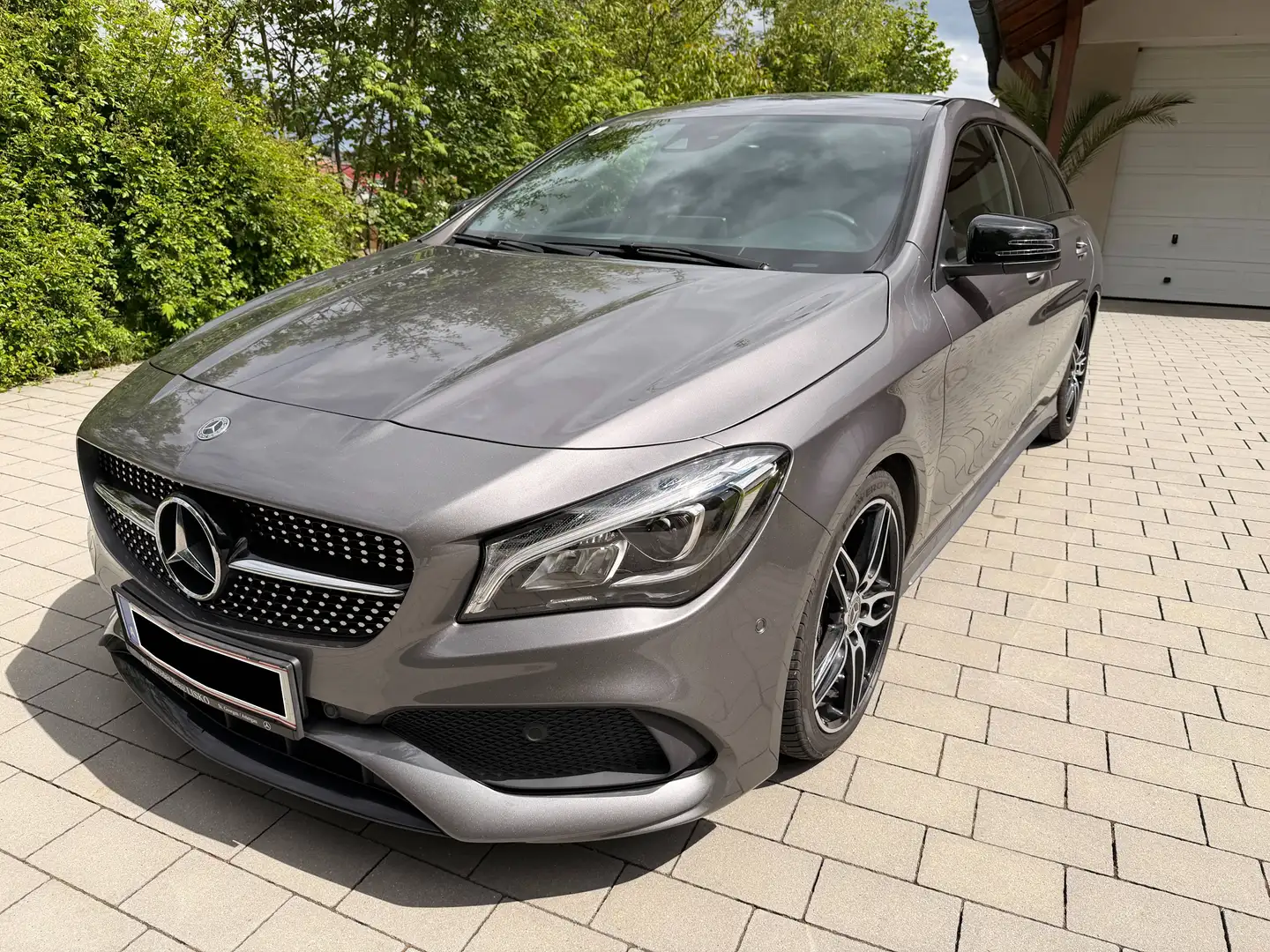 Mercedes-Benz CLA 200 CLA 200 d Shooting Brake Aut. Grau - 2