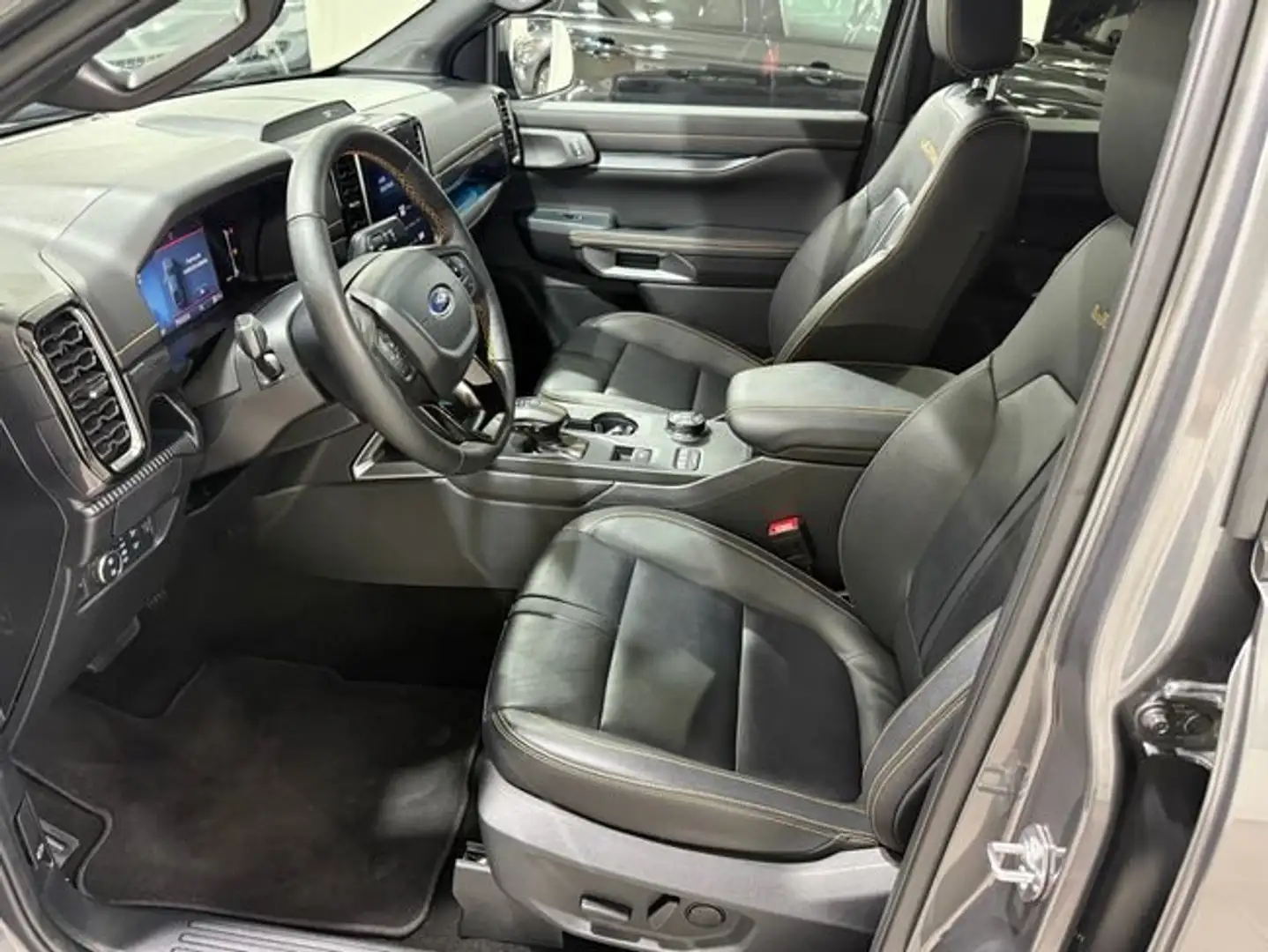 Ford Ranger Doble Cabina 2.0 EcoBlue S&S Wildtrak Aut. Gris - 2