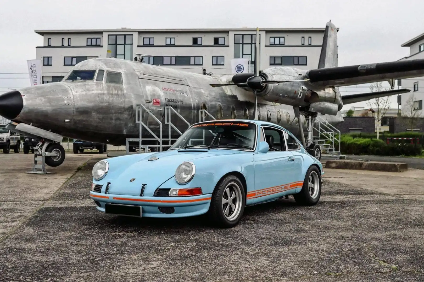 Porsche 911 911 E Modrá - 1