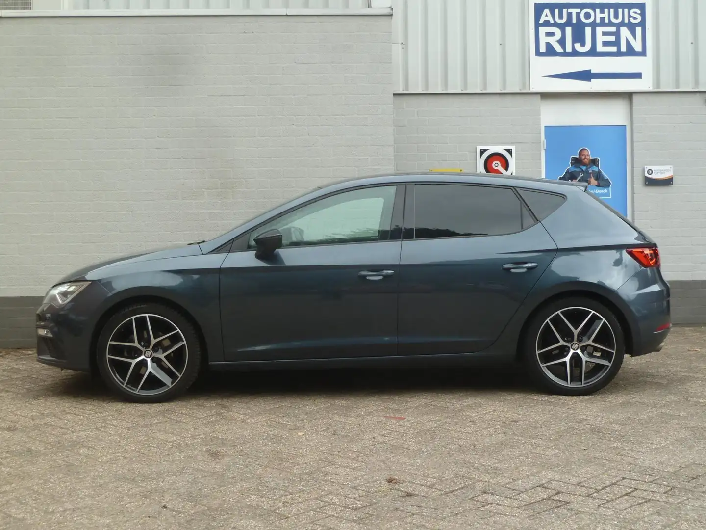 SEAT Leon 1.5 TSI FR Business Intense DSG|Camera|Keyless-Ent Grijs - 2