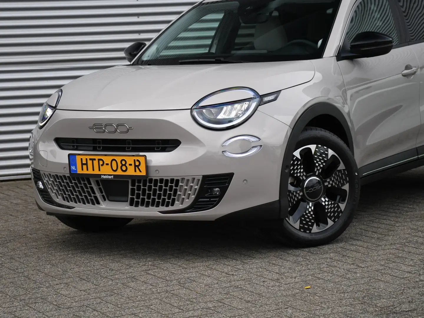 Fiat 600e La Prima 54 kWh 156pk Automaat MASSAGE | DODE HOEK Grijs - 2